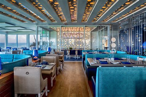 The seafood-centric menu showcases what's fresh, alongside tasty lunchtime. . Latitudes restaurant delray